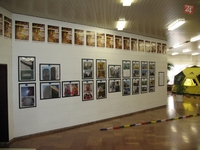 Fotografie vo vestibule Mestského úradu v Poprade