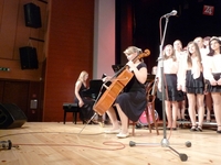 Júlia Lučivjanská, violončelo, členka PDZ