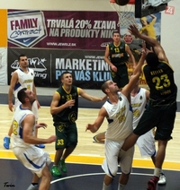 Vincent Polakovič s nohou súpera v nepríjemnej oblasti