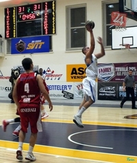 BK ISKRA SVIT - MBK RIEKER KOMÁRNO  90:84