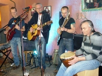 Akustické kvarteto - vpravo Ivan Magyar