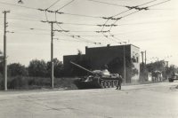 Osamelý tank pri trolejbusovej trati v centre Prešova. (ÚPN)