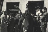 Čakanie na potraviny. Rad pred obchodom. Prešov (ÚPN)