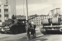 Cesta z práce. Tanky na prešovskom sídlisku. (ÚPN)