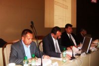 Po výmene názorv sa župan odmietol s podpredsedom kraja rozprávať, primátor Popradu Anton Danko na oplátku ohol Petrovi Chudíkovi mikrofón.