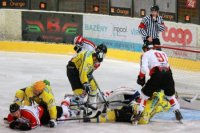 tlačenica pred bránou