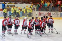 víťazný pozdrav Gladiátorov s fanúšikmi