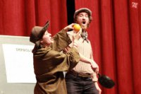 Kapor na scéne | Batoľa sa smeje ako malý diabol (western)