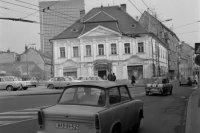 Na archívnej snímke z 2. apríla 1973 dopravný ruch na Mickiewiczovej ulici v Bratislave. FOTO TASR - Jozef Teslík.