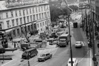 Na snímke prípravy na kladenie koľajníc na vyústení námestia SNP do križovatky na Hurbanovom námestí a osvetlenia na námestí SNP. V Bratislave 9. júna 1981. Foto TASR - Štefan Petráš.
