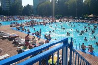 Na Sídlisku III kúpalisko vynovili, cez víkend tu prišlo asi 2000 návštevníkov.