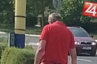 Najlepší, či najhorší outfit v horúčavách? Východniar si s tým hlavu zrejme nelámal.