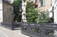 Druhá strana mostu nevyzerá o nič lepšie.