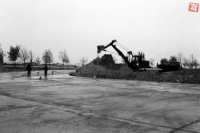 Na snímke stavbári Doprastavu betónujú príjazdové cesty k budúcej letiskovej budove. FOTO archív - TASR - Štefan Petráš