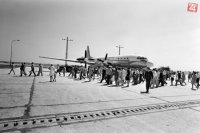 Na snímke zo 6.augusta 1969 turisti po návrate z Varny. Autor: J. Valko.