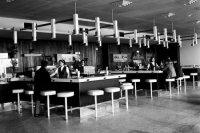 Na snímke z 2.februára 1971 bufet v oddelení pre vnútrozemské linky.  Autor: V. Přibyl.