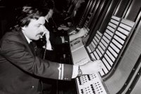 Juraj Hanus , asistent riadiaceho letovej prevádzky výškového sektoru na bratislavskom letisku 26. novembra 1980. Autor - P. Šimončík.