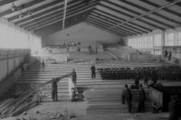 Na archívnej snímke z 30. apríla 1954 v Bratislave budovatelia Parku kultúry a oddychu. Foto Tasr - Jozef Teslík