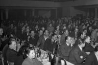 V spoločenskej hale PKO usporiadalo predsedníctvo Sboru povereníkov 7. apríla pri príležitosti dokončenia hlavných prác v troch halách večierok na počesť budovateľov Parku kultúry a oddychu. Foto Tasr - Ladislav Roller