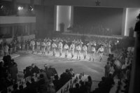Na archívnej snímke z 8. apríla 1955 v Bratislave večierok na počesť budovateľov Parku kultúry a oddychu. Foto Tasr - Ladislav Roller