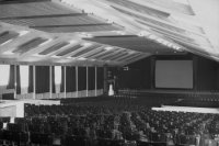Na snímke estrádna hala v Parku kultúry a oddychu, do ktorej sa zmestilo 2000 návštevníkov. Tu sa premietajú celovečerné filmy, poriadajú vedeckopopulárne prednášky, kultúrne a umelecké vystúpenia našich i zahraničných súborov. Foto Tasr - Š. Petráš