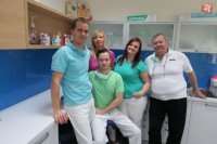 Peter Plintovič s kolegami v práci.