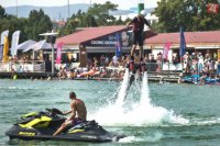 Pri troške odvahy vás tlakom vody poháňaná hadica vyvezie až do výšky 12 metrov!