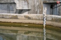 Na snímke pokles hladiny vody na vodnej priehrade v Bolerázi v dôsledku horúčav