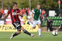 Na snímke hráč Trnavy Martin Mikovič strieľa vyrovnávajúci gól na 2:2
