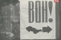 Plagát s ruským nápisom „Von!” vo výklade obchodu.