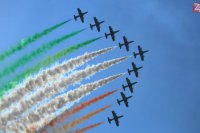 Na snímke predstavenie talianskej akrobatickej letky Frecce Tricolori počas Medzinárodných leteckých dní SIAF 2015 na leteckej základni Sliač 29. augusta 2015.