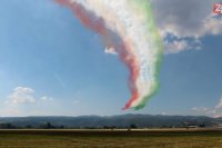Na snímke predstavenie talianskej akrobatickej letky Frecce Tricolori počas Medzinárodných leteckých dní SIAF 2015 na leteckej základni Sliač 29. augusta 2015.