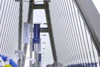 Hlavné mesto SR Bratislava má novú dominantu nad Dunajom - Most Apollo. Prehliadku tejto technicky a esteticky príťažlivej stavby mohli prvý raz absolvovať Bratislavčania a návštevníci mesta 4. septembra 2005.