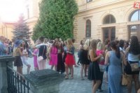 Riaditeľka Oľga Vavreková študentom popriala počas štúdia veľa šťastia a prezradila, že majú štyroch nových prvákov, chlapcov. Tých na škole spravidla mnoho nie je.