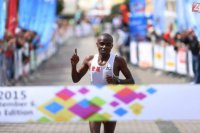 Na snímke víťaz matarónu kenský bežec Joel Maina Mwangi počas Banskobystrického maratónu 2015.
