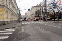 Začiatok  uzávierky a zmeny organizácie dopravy časti Šafárikovho námestia, Štúrovej ulice a niektorých priľahlých ulíc v Bratislave v pondelok 27. januára 2014 z dôvodu prestavby a budovania napojenia električkovej trate do Petržalky.