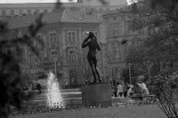 Na archívnej snímke z 20. apríla 1972 fontána Poézia (Marína) na Šafárikovom námestí v Bratislave. FOTO TASR - Zlatica Repová