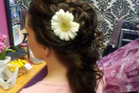 Aj tieto účesy si prešovské nevesty pochvaľujú a absolvujú v nich svoj veľký deň.