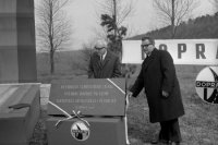 Snímka z 22. apríla 1969 v Lamači začiatok výstavby autostrády, na okraji Bratislavy v Lamači