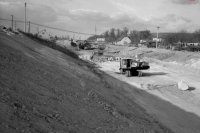 November 1971 na snímke Alexander Golej upravuje univerzálnym  strojom Satur svahy v okolí Lamača.