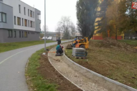 Obyvatelia sa na Sídlisku III konečne dočkajú dobudovania chodníka.