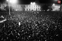 Námestie SNP v Bratislave 22.novembra 1989 počas povolenej manifestácie študentov a ďalších obyvateľov hlavného mesta.