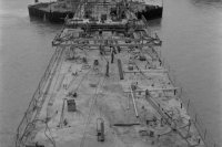 Archívna snímka z 8. augusta 1989. Na moste Mládeže cez Dunaj v Bratislave pri Lafranconi sa blíži dôležitý postupový termín výstavby. FOTO TASR - Alexander Buzinkay