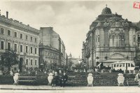 Námestie pred Redutou, Zdroj foto: Stará Bratislava na fotografiách a obrazoch