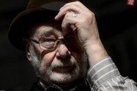 Leopold Haverl (Jozef Katz) počas tlačovej konferencie po ukážke z muzikálu "Obchod na korze".