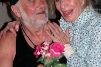 Bláznivých manželov v Nemocnici na pokraji si v novej hre divadla Nová scéna si zahrali herci Leopold Haverl a Mária Kráľovičová. 5. mája 2004.