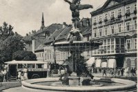Ganymedova fontána na Hviezdoslavovom námestí, fotografia je z roku 1930, Zdroj foto: Stará Bratislava na fotografiách a obrazoch