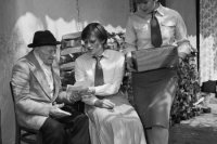 23. mája 1986. Na snímke jeden z najstarších obyvateľov okresu Žilina Blažej Hudec odovzdáva svoj hlas zväzáčkam Anne Barankovej a Ivane Puterovej, ktoré ho navštívili s prenosnou urnou.