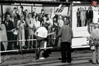 Predvolebný plagát HZDS, členovia hnutia spievajú Vivat Slovakia.