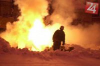 Jediným podujatím, ktoré zabezpečilo mesto Žilina na oslavy príchodu Nového roka 2002, bol ohňostroj. Na sn. zamestnanec firmy Monex odpaľuje nálože v parku pri obchodnom dome Tesco v Žiline.